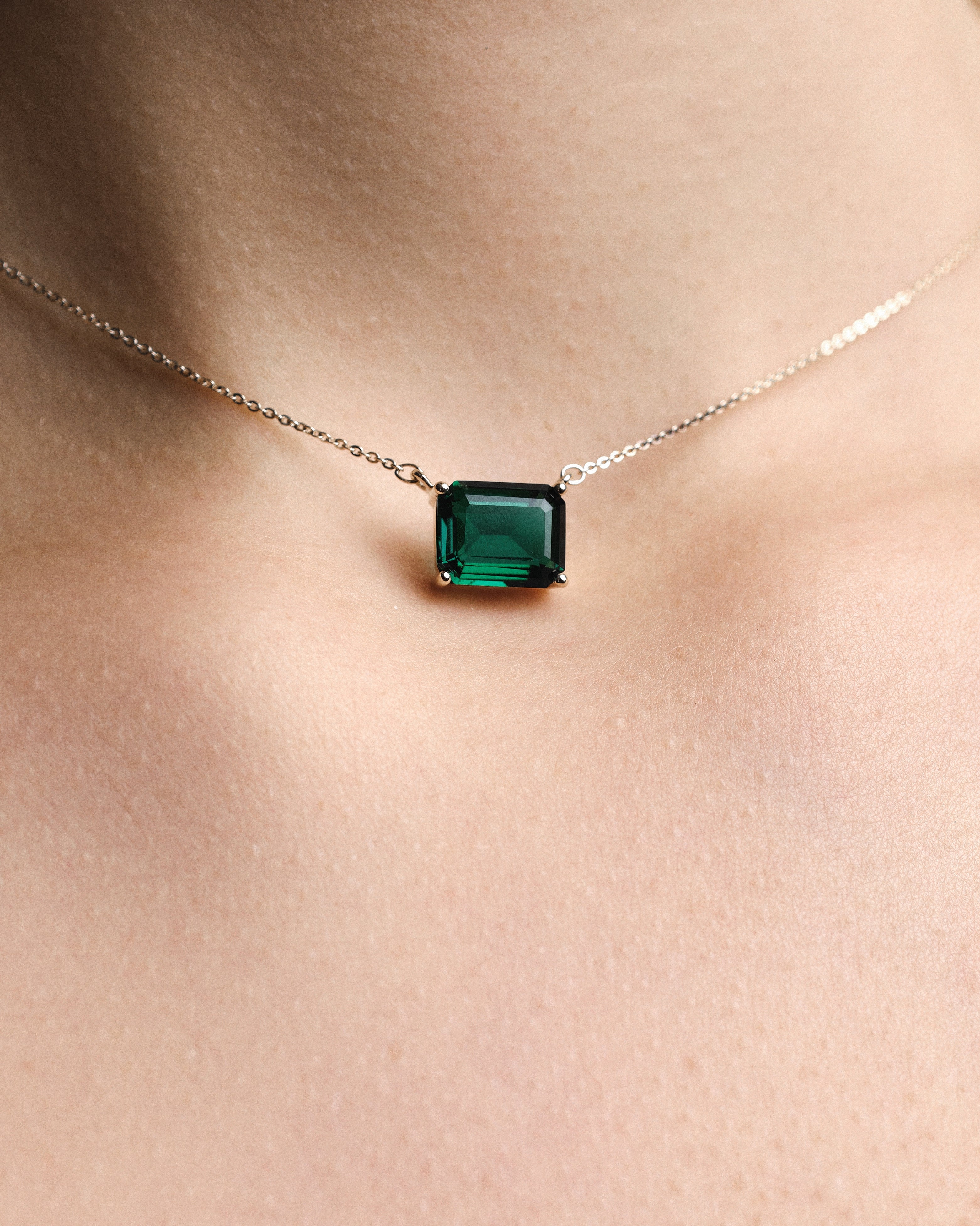 Collier solitaire Émeraude