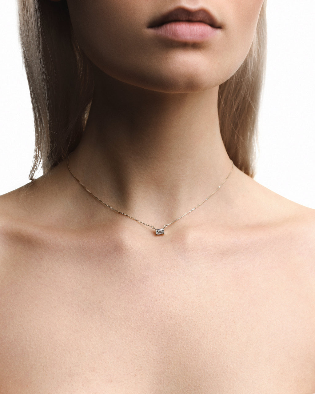 Collier solitaire Ave