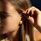 Boucle d'oreille à clou en topaze bleue, collection Amelia Windsor
