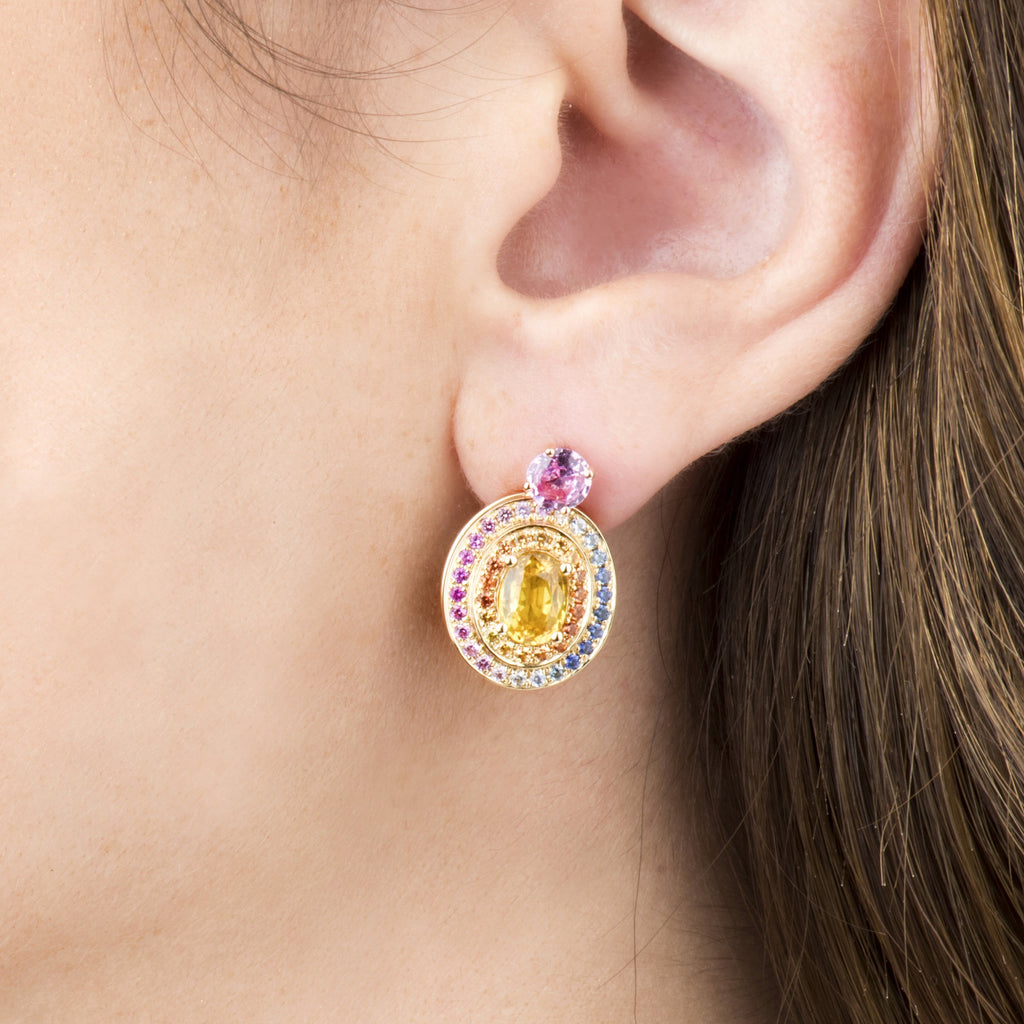 Boucle d'oreille à clou en saphir rose