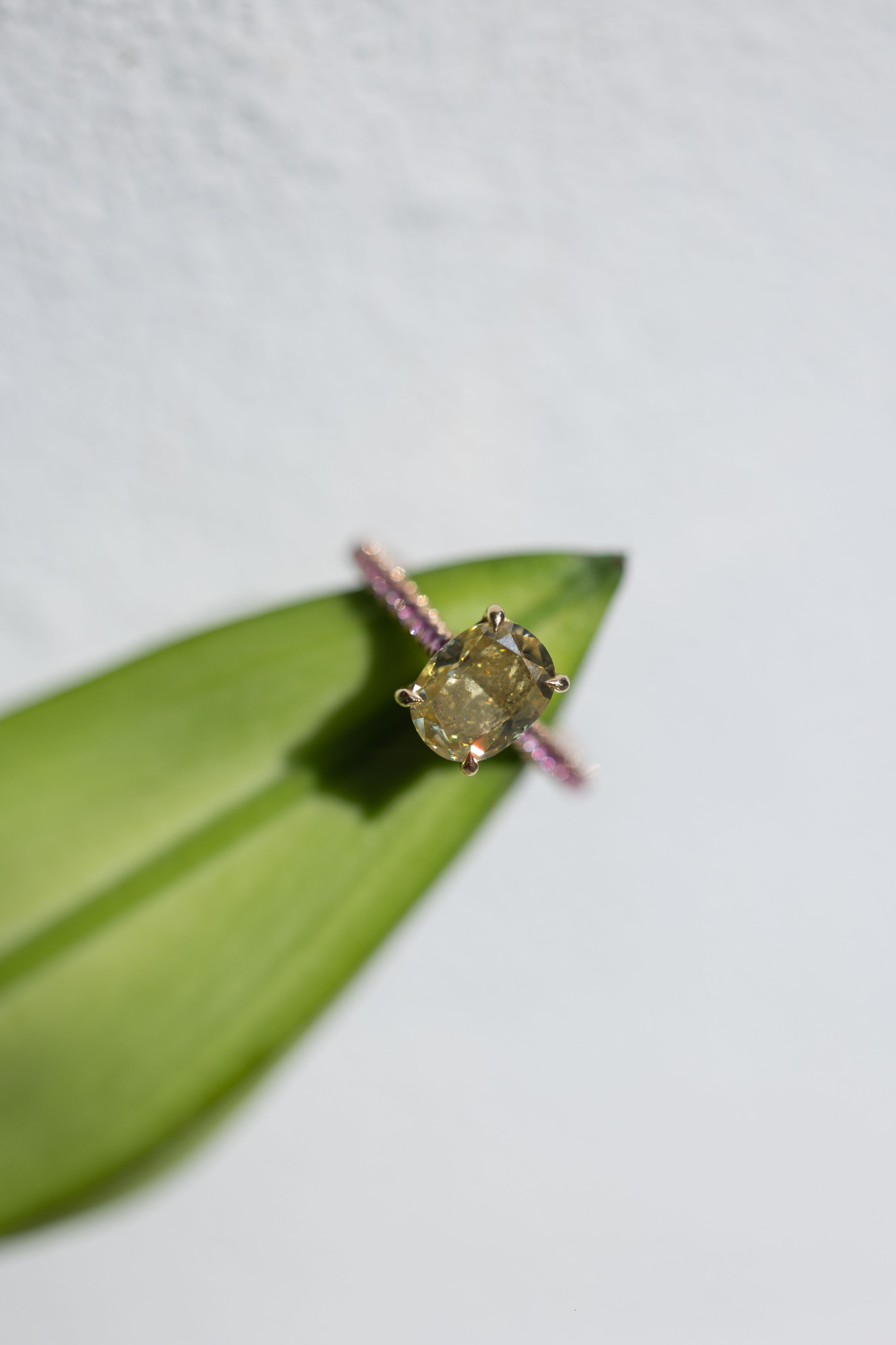 Bague cocktail Chroma en saphir jaune et or rose 18 carats