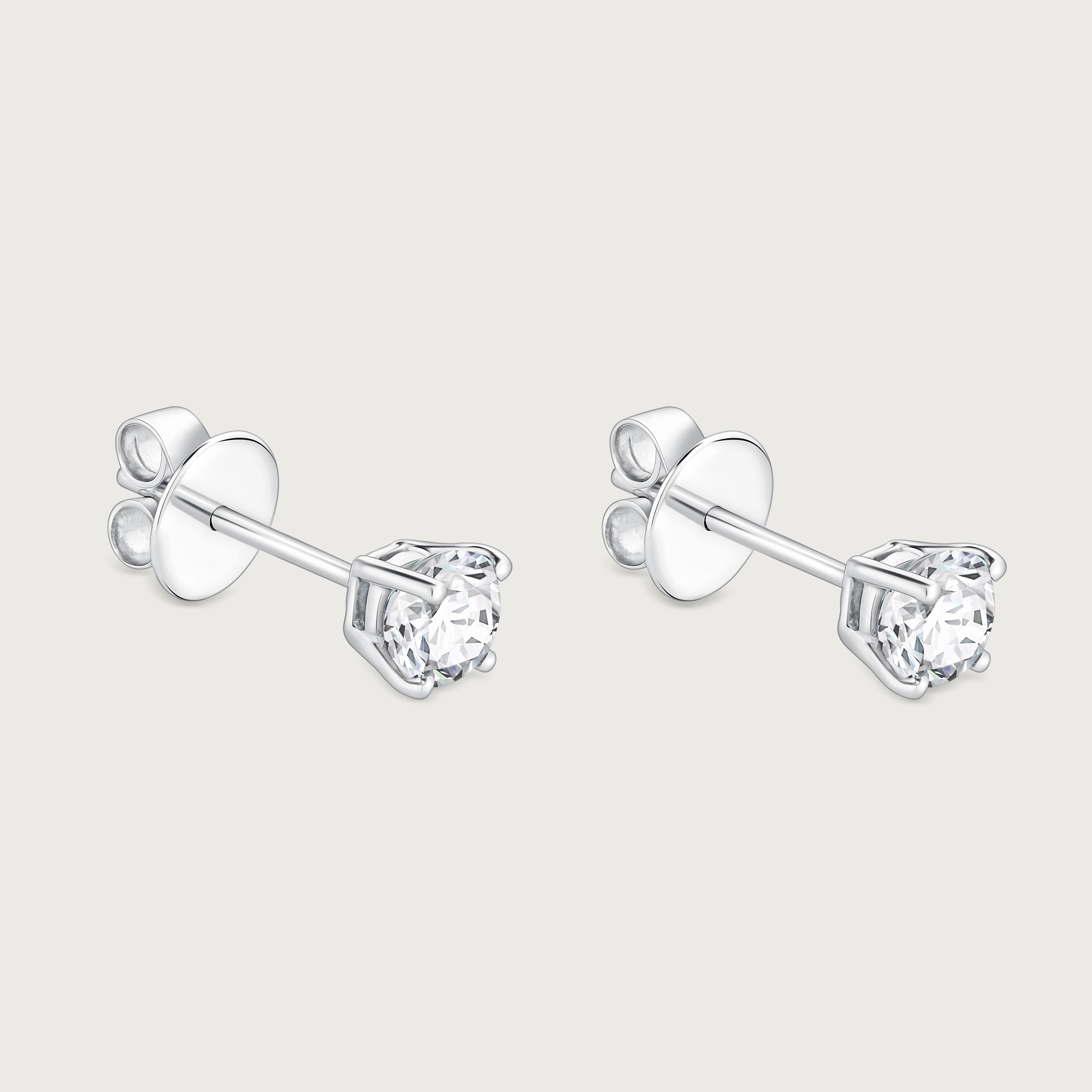Boucle d'oreille à clou en diamant