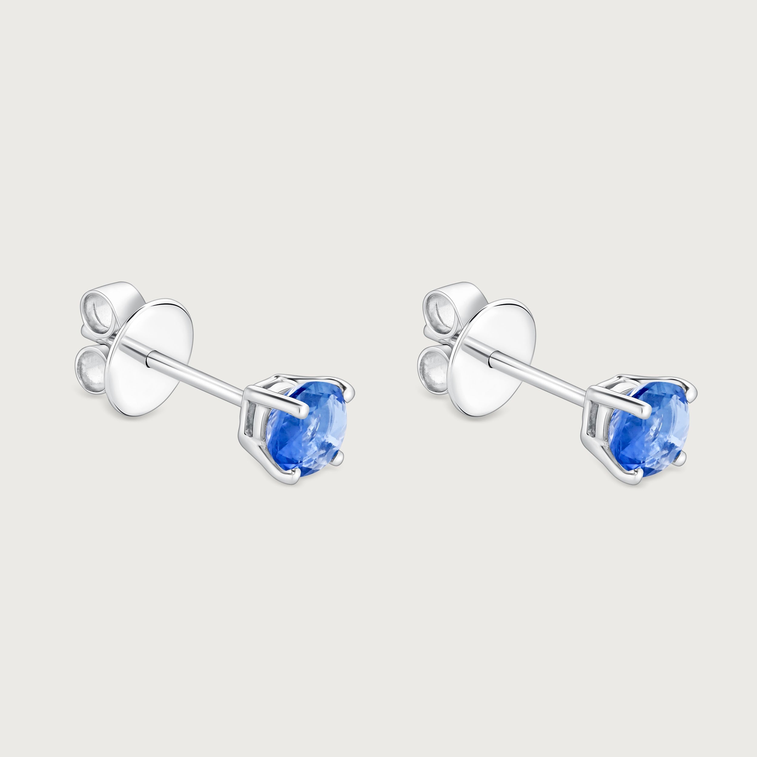 Boucle d'oreille à clou en saphir bleu