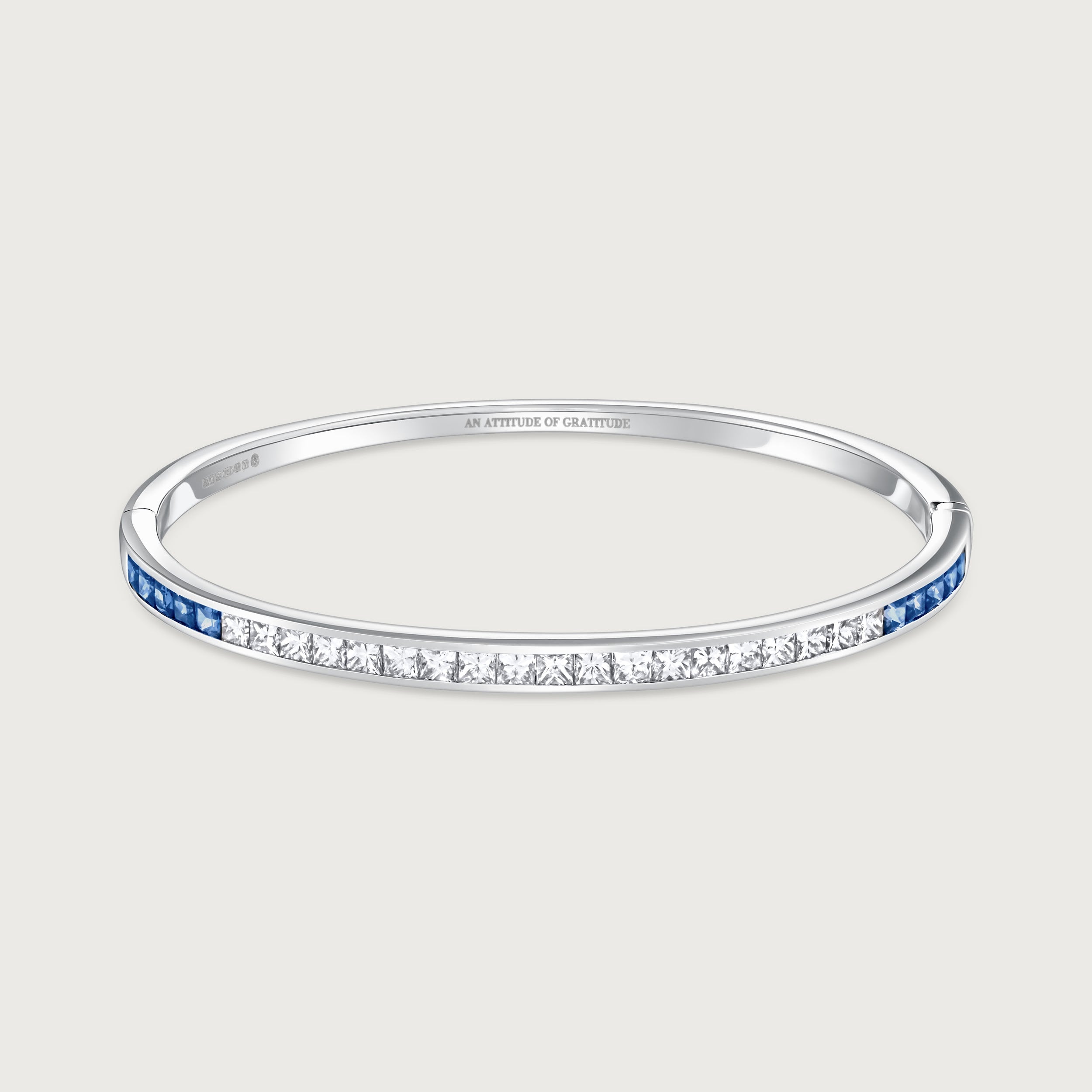 Bracelet Ortus en diamants et saphirs bleus, or blanc 18 carats