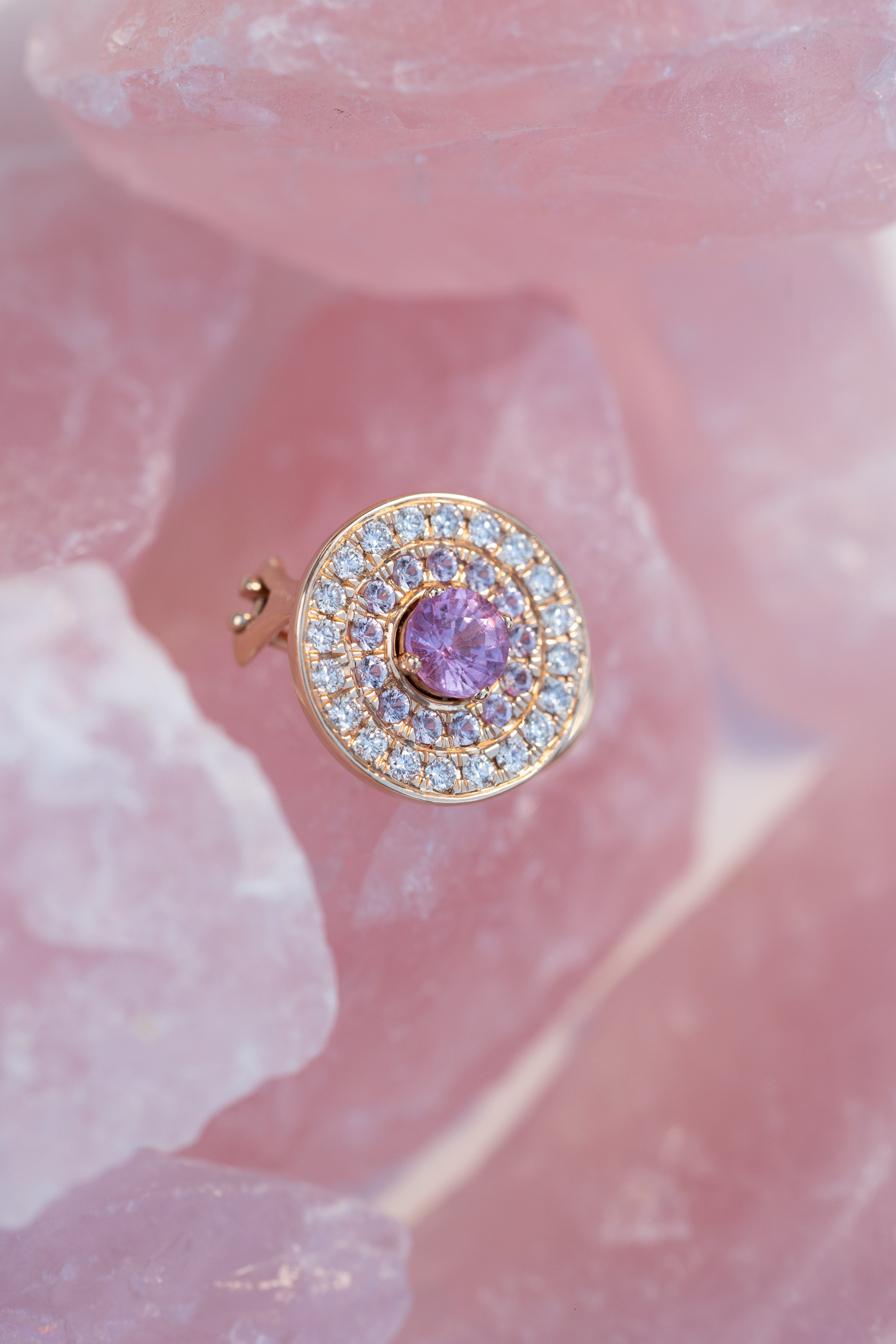 Boucle d'oreille à clip My Universe en saphirs roses et diamants, or rose 18 carats