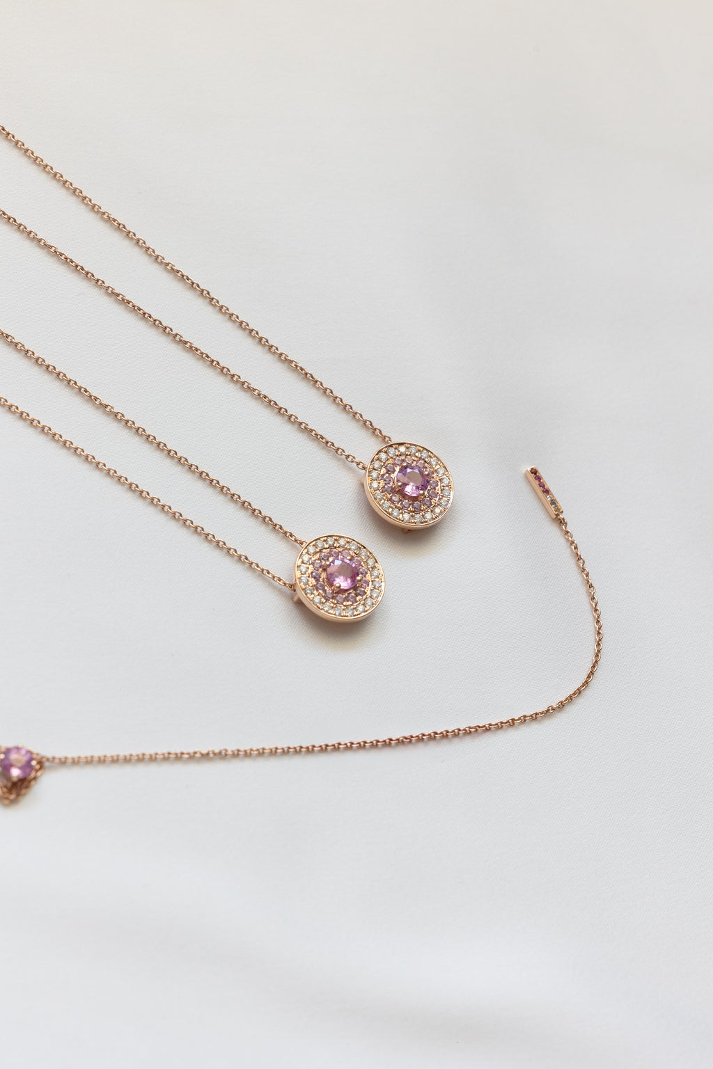 Collier et bracelet My Universe en saphirs roses et diamants, or rose 18 carats