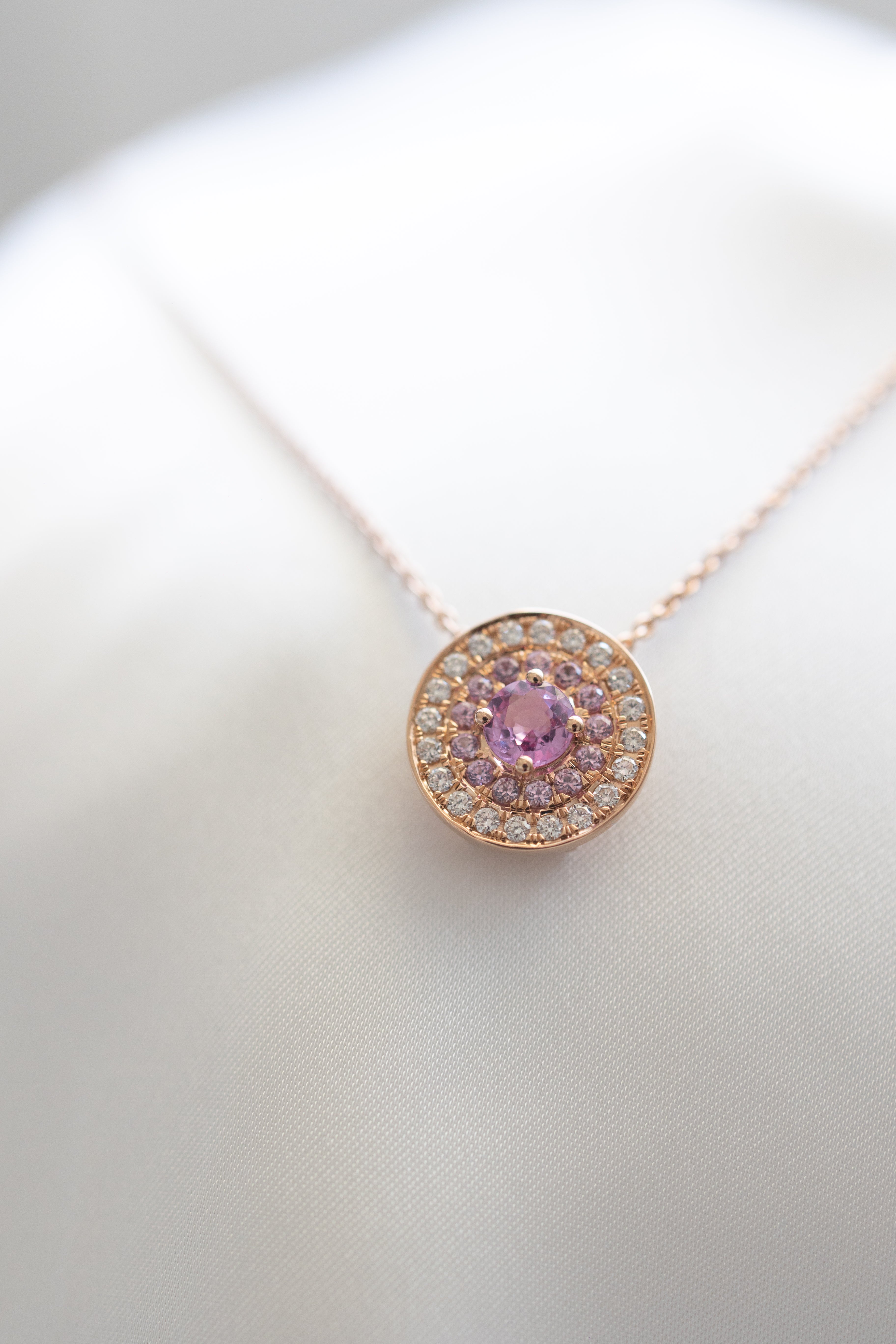 Collier et bracelet My Universe en saphirs roses et diamants, or rose 18 carats