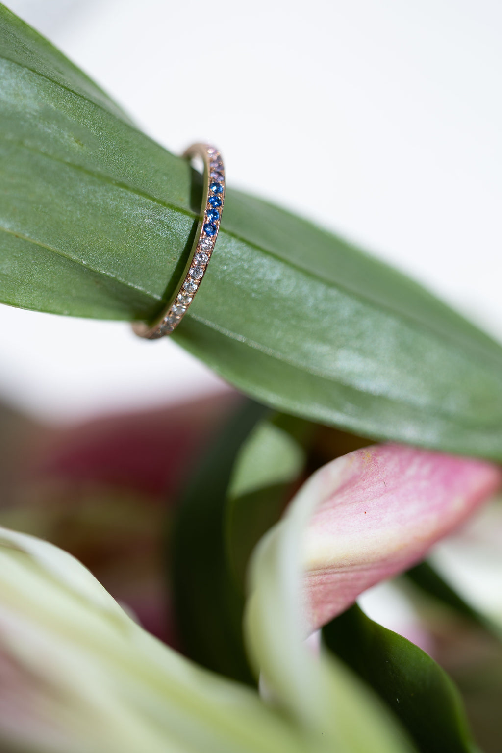 Bague Journey en diamants et saphirs bleus, or blanc 18 carats