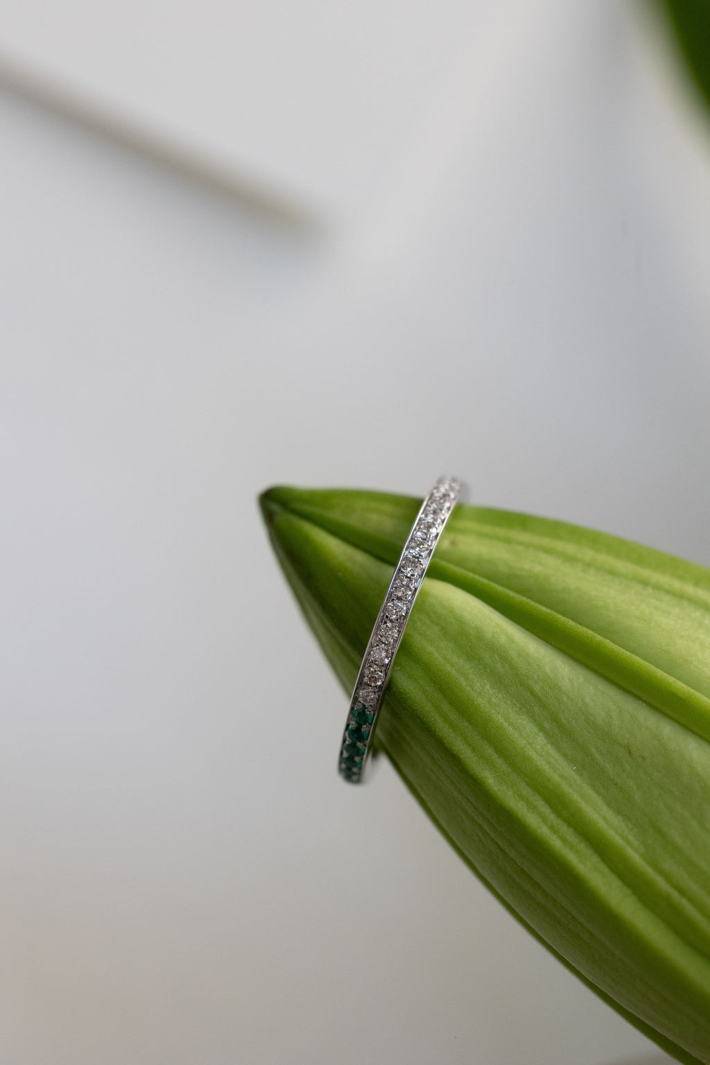 Bague Journey en diamants et émeraudes, or rose 18 carats