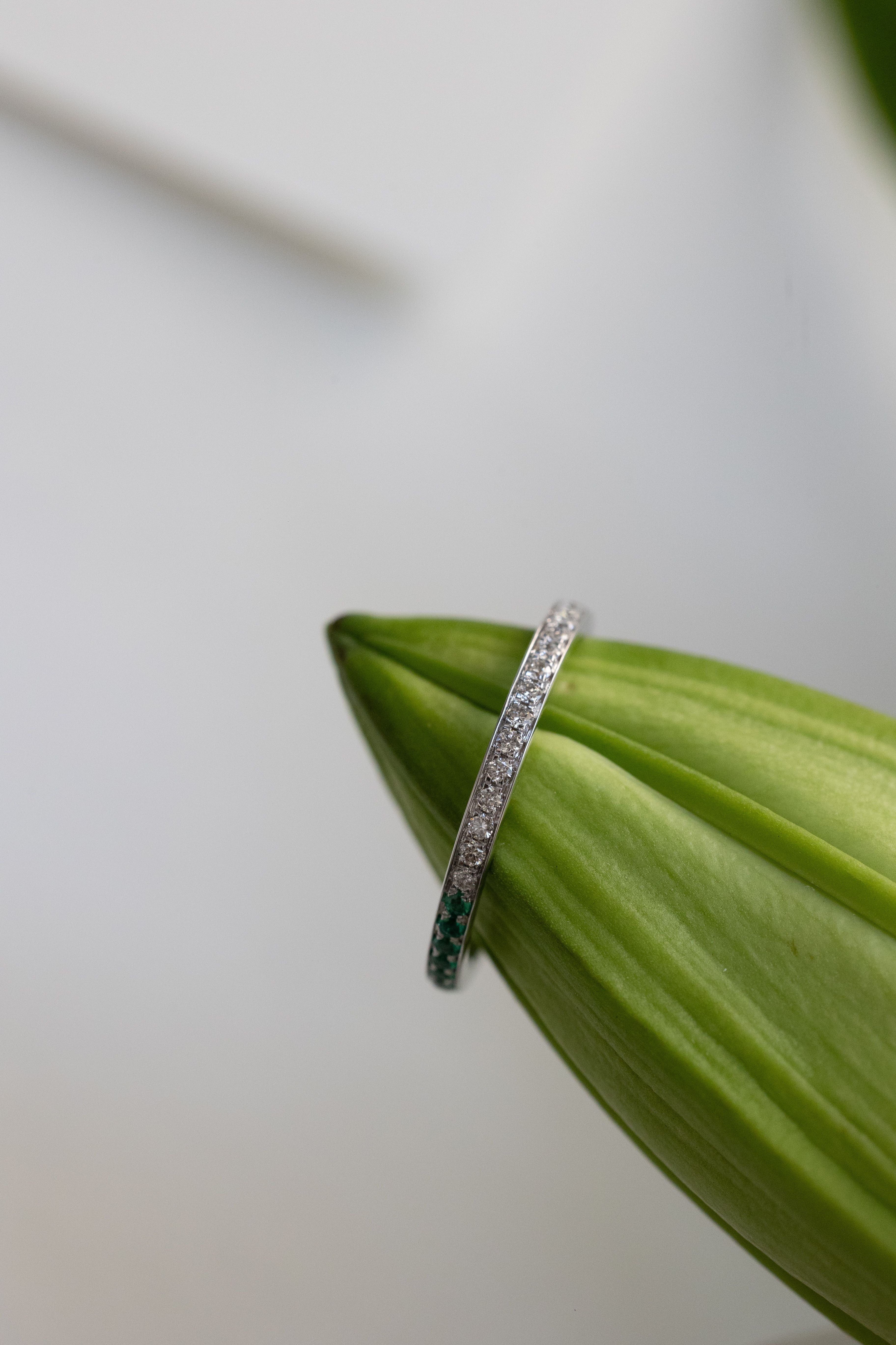 Bague Journey en diamants et émeraudes, or rose 18 carats