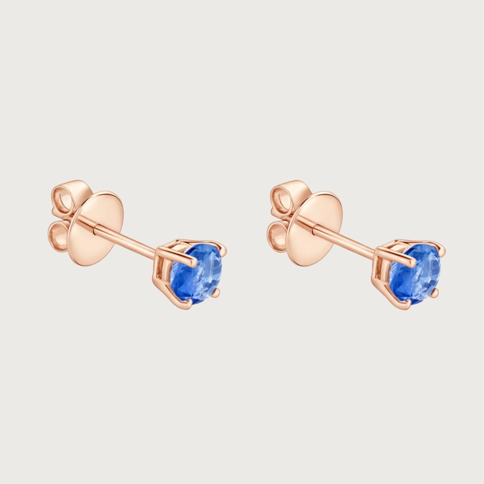 Boucle d'oreille à clou en saphir bleu
