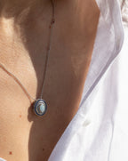 Éclipse Alice en opale bleue, aigues-marines et saphirs bleus, or blanc 18 carats