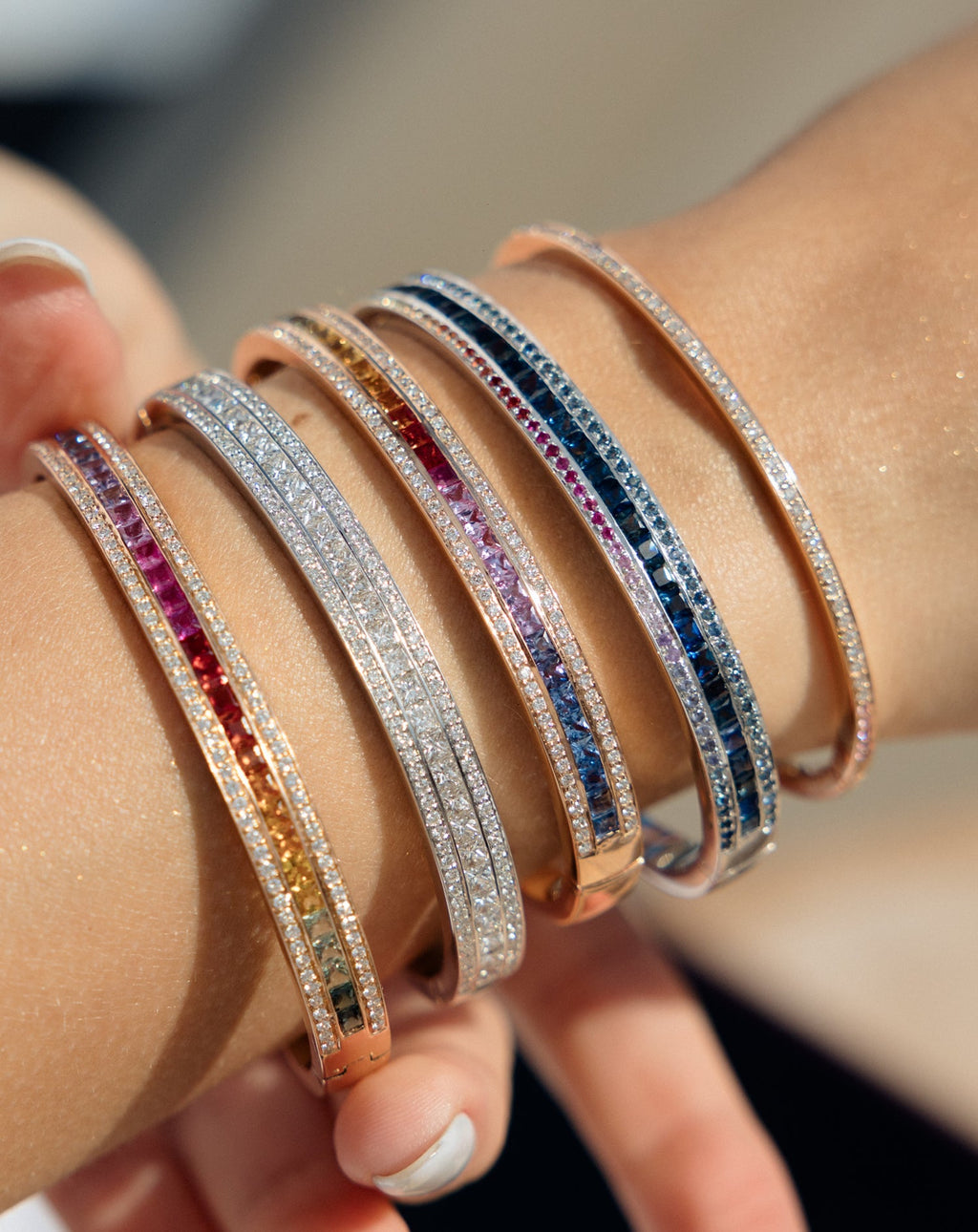 Bracelet Radiant Union arc-en-ciel en saphirs bleus et or blanc 18 carats