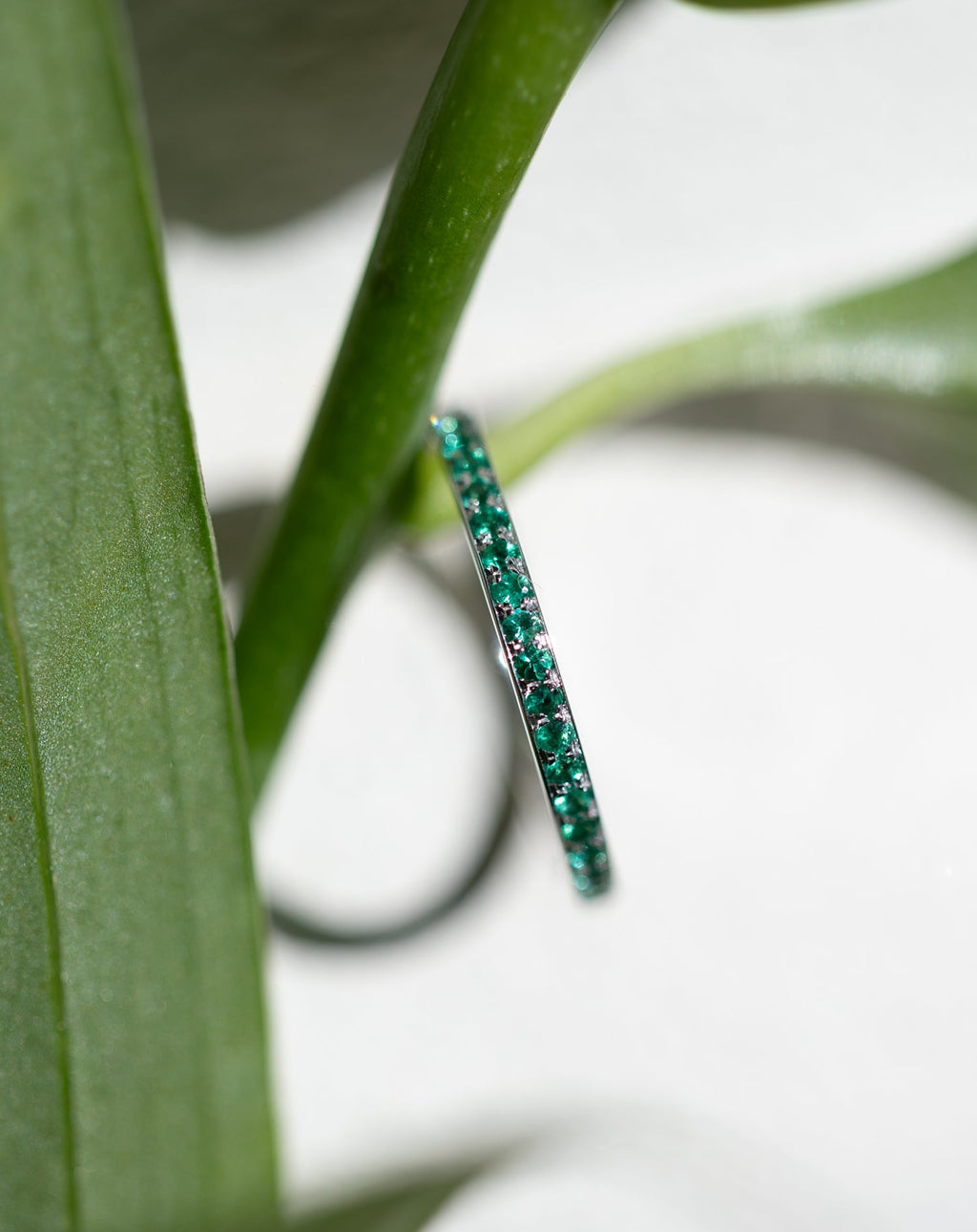 Bague Journey en diamants et émeraudes, or rose 18 carats