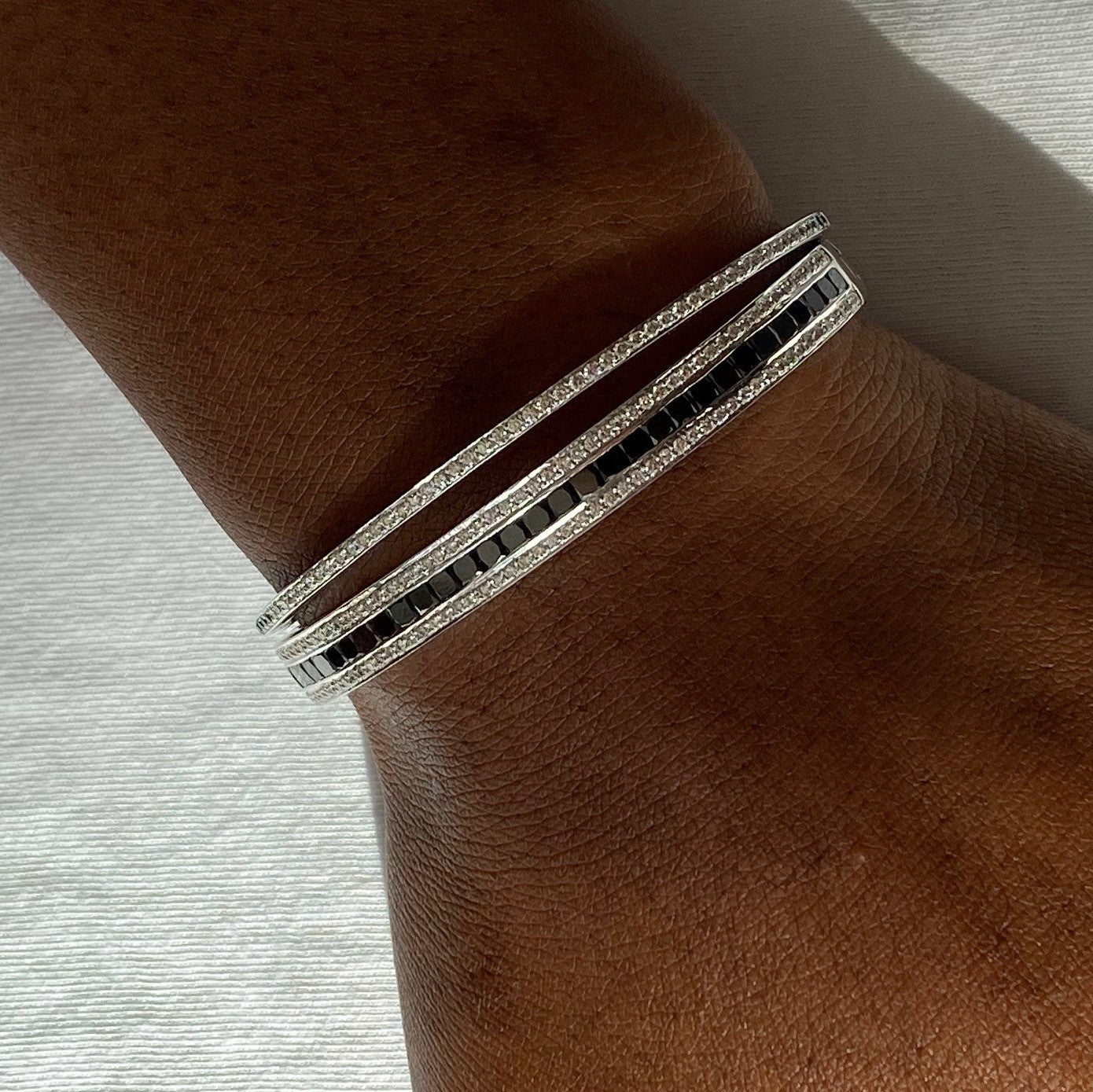 Bracelet Union en diamants noirs et blancs, or blanc 18 carats