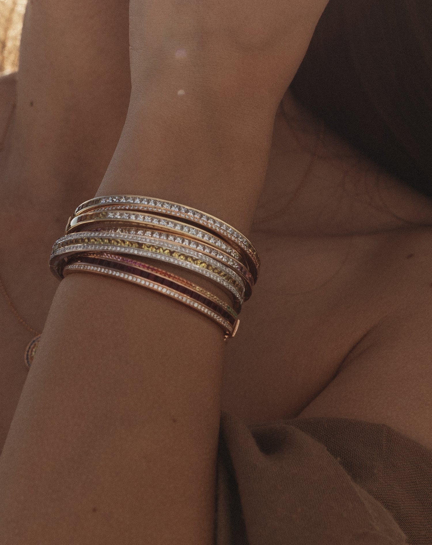 Bracelet Radiant Union arc-en-ciel en saphirs bleus et or blanc 18 carats